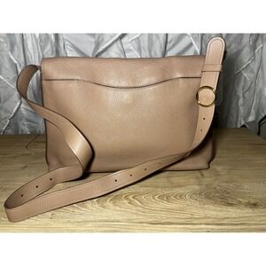 Cuyana 13IN Pebbled Leather Messenger Bag Blush Taupe Adjustable Strap Flap Top